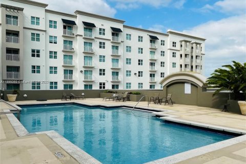 Condominio en venta en Coral Gables, Florida, 1 dormitorio, 71.53 m2 № 1943686 - foto 2