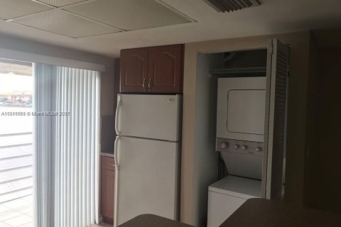 Condo in Hialeah, Florida, 2 bedrooms  № 1832515 - photo 3