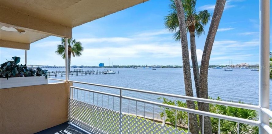 Condominio en Daytona Beach, Florida, 2 dormitorios  № 1917383