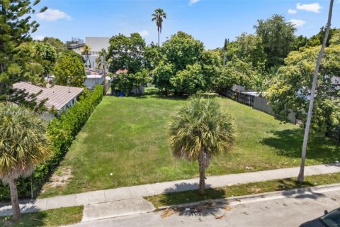 Terreno en venta en Miami, Florida № 1847600 - foto 2
