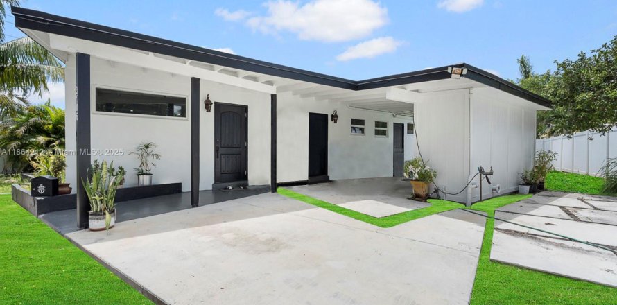House in Fort Lauderdale, Florida 3 bedrooms, 135.27 sq.m. № 1893051