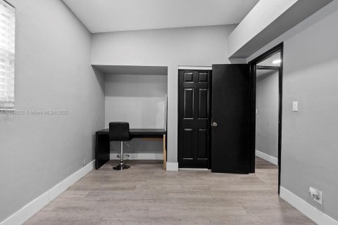 House in Fort Lauderdale, Florida 3 bedrooms, 135.27 sq.m. № 1893051 - photo 8