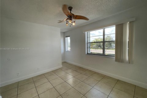 Touwnhouse à louer à Pompano Beach, Floride: 2 chambres, 96.62 m2 № 1798956 - photo 11