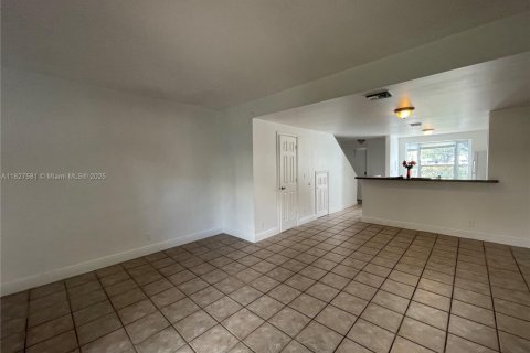 Touwnhouse à louer à Pompano Beach, Floride: 2 chambres, 96.62 m2 № 1798956 - photo 4