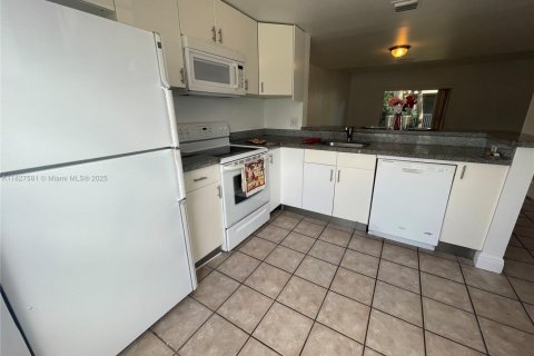 Touwnhouse à louer à Pompano Beach, Floride: 2 chambres, 96.62 m2 № 1798956 - photo 2