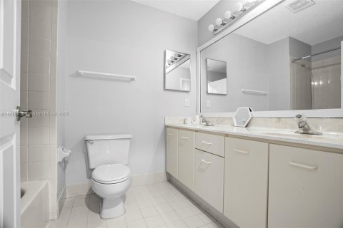 House in Cooper City, Florida 4 bedrooms, 207.82 sq.m. № 1700735 - photo 17