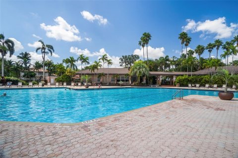 House in Cooper City, Florida 4 bedrooms, 207.82 sq.m. № 1700735 - photo 24