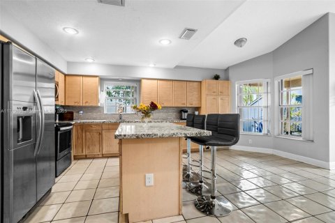 House in Cooper City, Florida 4 bedrooms, 207.82 sq.m. № 1700735 - photo 7