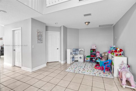 House in Cooper City, Florida 4 bedrooms, 207.82 sq.m. № 1700735 - photo 5