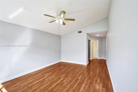 House in Cooper City, Florida 4 bedrooms, 207.82 sq.m. № 1700735 - photo 29