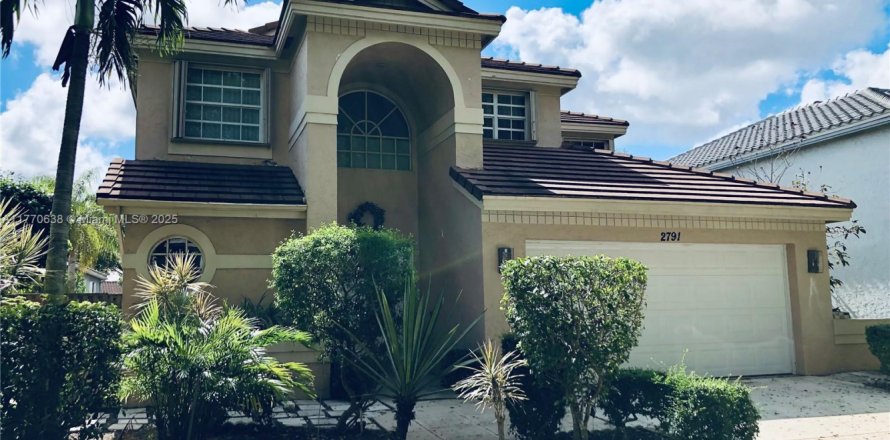 House in Cooper City, Florida 4 bedrooms, 207.82 sq.m. № 1700735