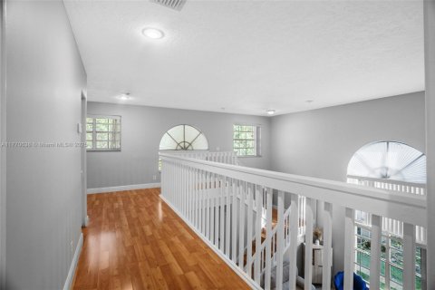 House in Cooper City, Florida 4 bedrooms, 207.82 sq.m. № 1700735 - photo 13