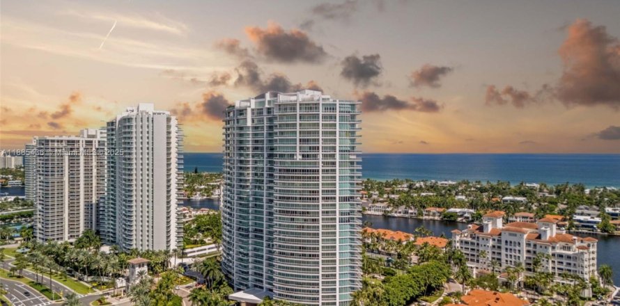 Condo à Aventura, Floride, 5 chambres № 1933922