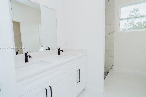 Villa ou maison à vendre à Lehigh Acres, Floride: 4 chambres № 2025547 - photo 4