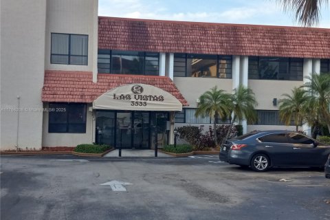 Condominio en venta en Lauderhill, Florida, 2 dormitorios, 99.41 m2 № 2013000 - foto 3