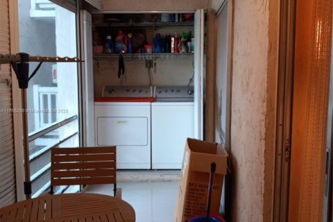Condominio en venta en Lauderhill, Florida, 2 dormitorios, 99.41 m2 № 2013000 - foto 18