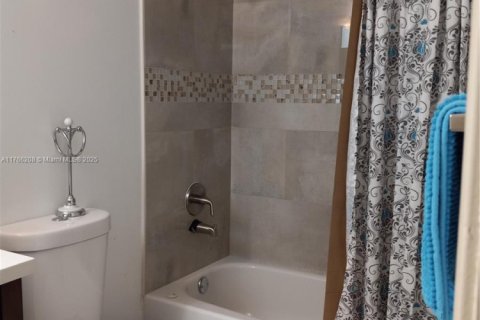 Condominio en venta en Lauderhill, Florida, 2 dormitorios, 99.41 m2 № 2013000 - foto 12