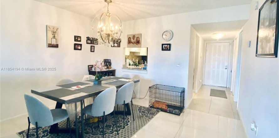 Condominio en West Palm Beach, Florida, 2 dormitorios № 1877811