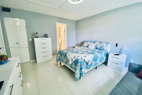 Condominio en venta en West Palm Beach, Florida, 2 dormitorios, 87.79 m2 № 1877811 - foto 9