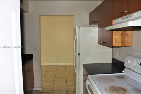 Copropriété à vendre à Lauderhill, Floride: 2 chambres, 99.41 m2 № 1882607 - photo 4