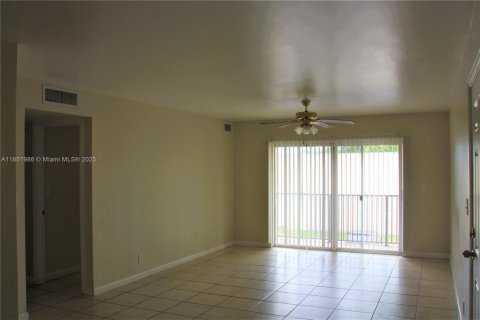 Copropriété à vendre à Lauderhill, Floride: 2 chambres, 99.41 m2 № 1882607 - photo 17