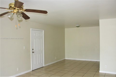 Copropriété à vendre à Lauderhill, Floride: 2 chambres, 99.41 m2 № 1882607 - photo 16
