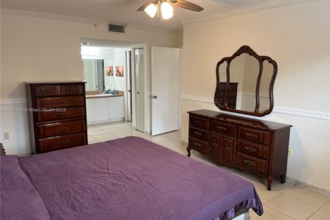 Condominio en venta en Pembroke Pines, Florida, 2 dormitorios, 142.42 m2 № 1972855 - foto 15