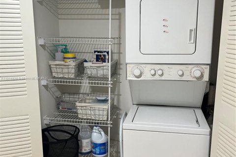 Condominio en venta en Pembroke Pines, Florida, 2 dormitorios, 142.42 m2 № 1972855 - foto 23