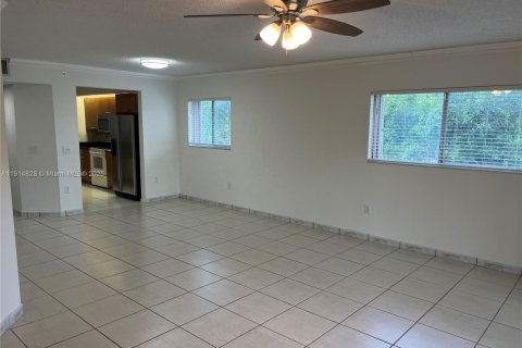 Condominio en venta en Pembroke Pines, Florida, 2 dormitorios, 142.42 m2 № 1972855 - foto 5