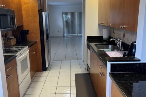 Condominio en venta en Pembroke Pines, Florida, 2 dormitorios, 142.42 m2 № 1972855 - foto 2