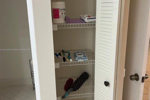 Condominio en venta en Pembroke Pines, Florida, 2 dormitorios, 142.42 m2 № 1972855 - foto 19