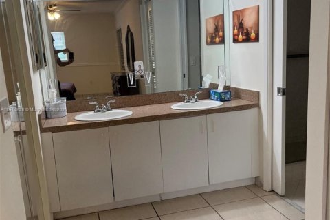 Condominio en venta en Pembroke Pines, Florida, 2 dormitorios, 142.42 m2 № 1972855 - foto 16