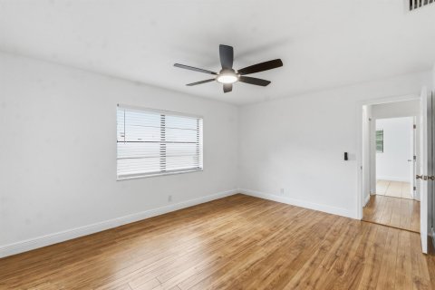 Casa en venta en Fort Lauderdale, Florida, 3 dormitorios, 145.3 m2 № 2309590 - foto 12