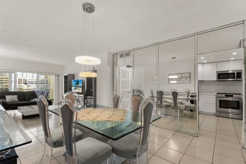 Condo in Sunny Isles Beach, Florida, 1 bedroom  № 2041704 - photo 16