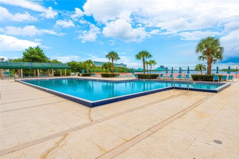 Condo in Sunny Isles Beach, Florida, 1 bedroom  № 2041704 - photo 25