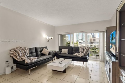 Condo in Sunny Isles Beach, Florida, 1 bedroom  № 2041704 - photo 19