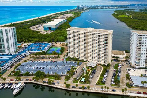 Condo in Sunny Isles Beach, Florida, 1 bedroom  № 2041704 - photo 24