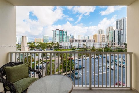 Condo in Sunny Isles Beach, Florida, 1 bedroom  № 2041704 - photo 8
