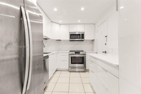Condo in Sunny Isles Beach, Florida, 1 bedroom  № 2041704 - photo 3
