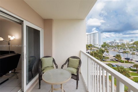 Condo in Sunny Isles Beach, Florida, 1 bedroom  № 2041704 - photo 5