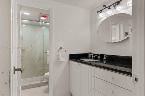 Condo in Sunny Isles Beach, Florida, 1 bedroom  № 2041704 - photo 9
