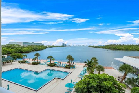 Condo in Sunny Isles Beach, Florida, 1 bedroom  № 2041704