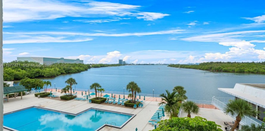 Condo in Sunny Isles Beach, Florida, 1 bedroom  № 2041704
