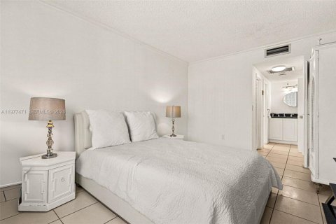 Condo in Sunny Isles Beach, Florida, 1 bedroom  № 2041704 - photo 13