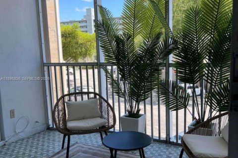 Condo in Miami, Florida, 1 bedroom  № 1947829 - photo 22