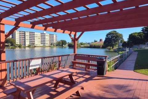 Condo in Miami, Florida, 1 bedroom № 1947829 - photo 20