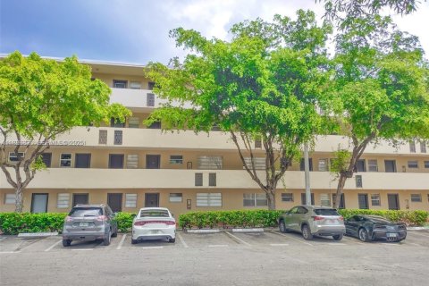 Condo in Miami, Florida, 1 bedroom № 1947829 - photo 15
