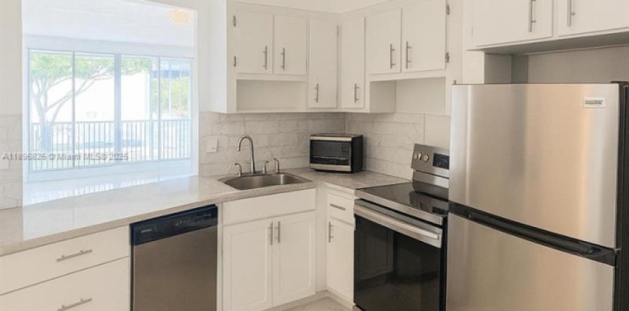 Condo in Miami, Florida, 1 bedroom № 1947829