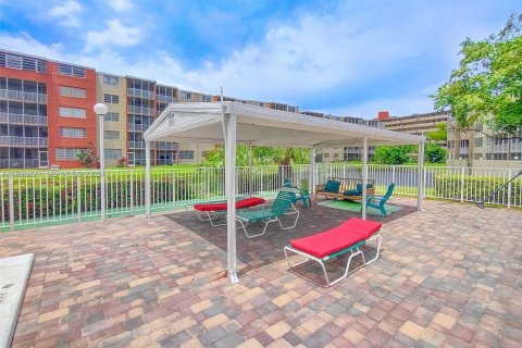 Condo in Miami, Florida, 1 bedroom № 1947829 - photo 14