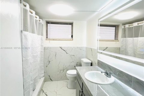 Condo in Miami, Florida, 1 bedroom № 1947829 - photo 9